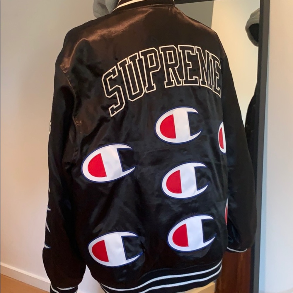 SUPREME / CHAMPION - Hooded Bomber